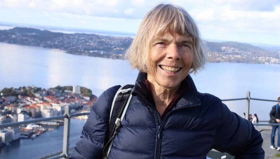 Martha Eide på toppen av Fløyen. 
