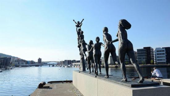Bildet viser statuen ved Bergen havn